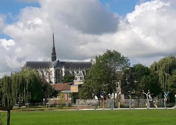 別荘 Maison Duplex Confort-cote Cour Et Jardins-centre Gare
